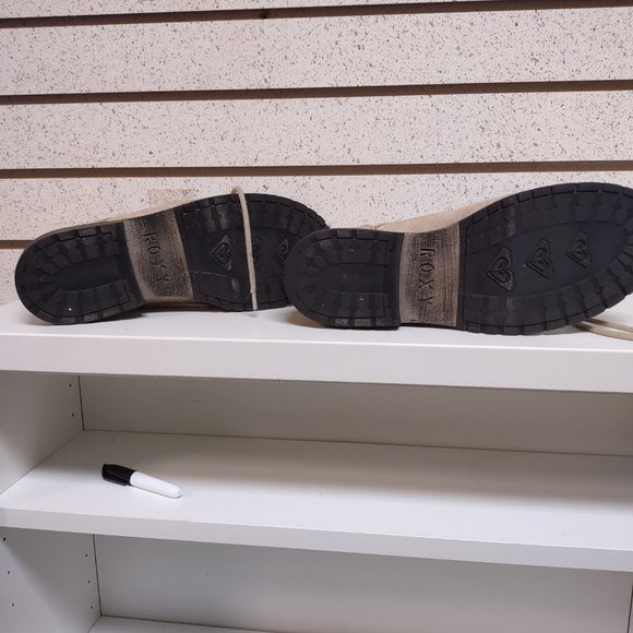 Tan lace-up boots from Roxy Surf - size 8 - in great used condition - Picture 3 of 6